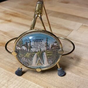 Burney Falls Souvenir salt and pepper  Stand